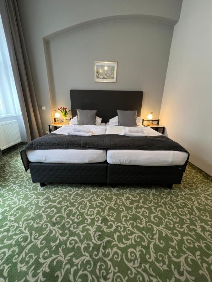 Hotel Boston Karlovy Vary Bagian luar foto